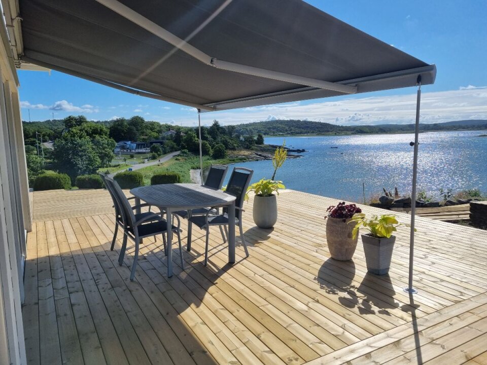 Terrassmarkis Varberg. Brett sortiment av stilrena solskydd i Varberg